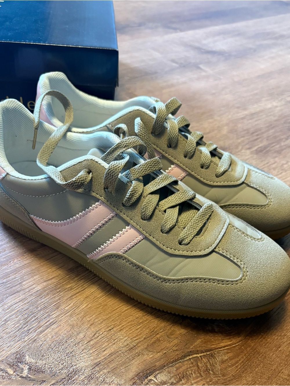 Women’s Madden Girl Size 9.5 Taupe/Light Pink Shoes - Picture 2 of 12